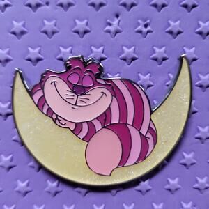 Kraken Trade Disney pin Cheshire cat Sleeping on the moon . Le350